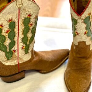 Justin women’s cactus cowboy boots